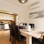 Casa Agrela By Rent2u, Lda Swimming Pool & Jacuzzi بيت للعطل