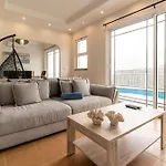 Casa Agrela By Rent2u, Lda Swimming Pool & Jacuzzi بيت للعطل
