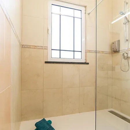 Casa Agrela By Rent2u, Lda בית נופש *