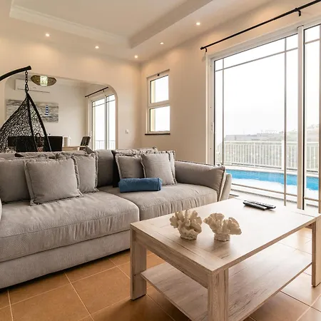 Casa Agrela By Rent2u, Lda Swimming Pool & Jacuzzi 펜션