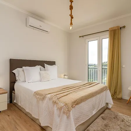 Casa Agrela By Rent2u, Lda Swimming Pool & Jacuzzi 펜션 칼례타