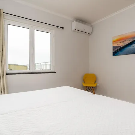 Casa Agrela By Rent2u, Lda Swimming Pool & Jacuzzi