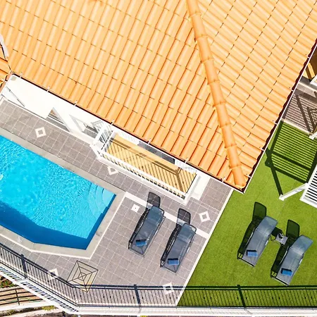 Casa Agrela By Rent2u, Lda Swimming Pool & Jacuzzi *