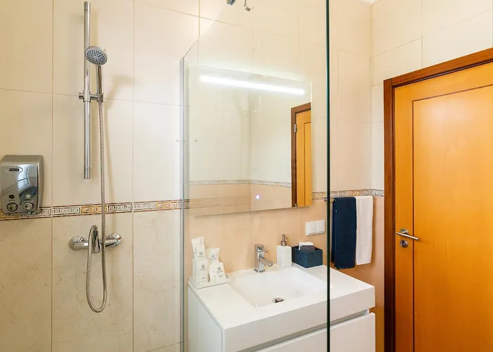 Casa Agrela By Rent2u, Lda Swimming Pool & Jacuzzi *