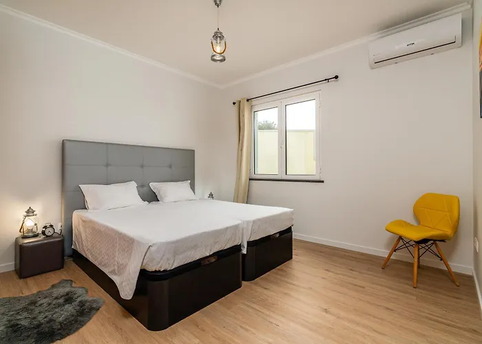 Prázdninový dům Casa Agrela By Rent2u, Lda Swimming Pool & Jacuzzi