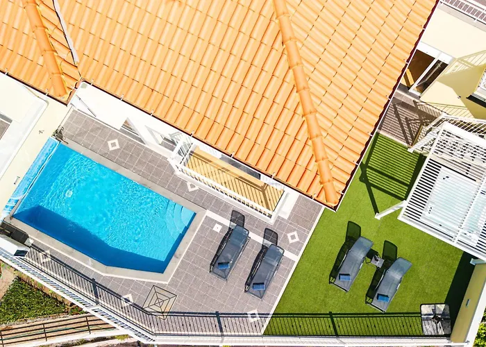 Casa Agrela By Rent2u, Lda Swimming Pool & Jacuzzi *